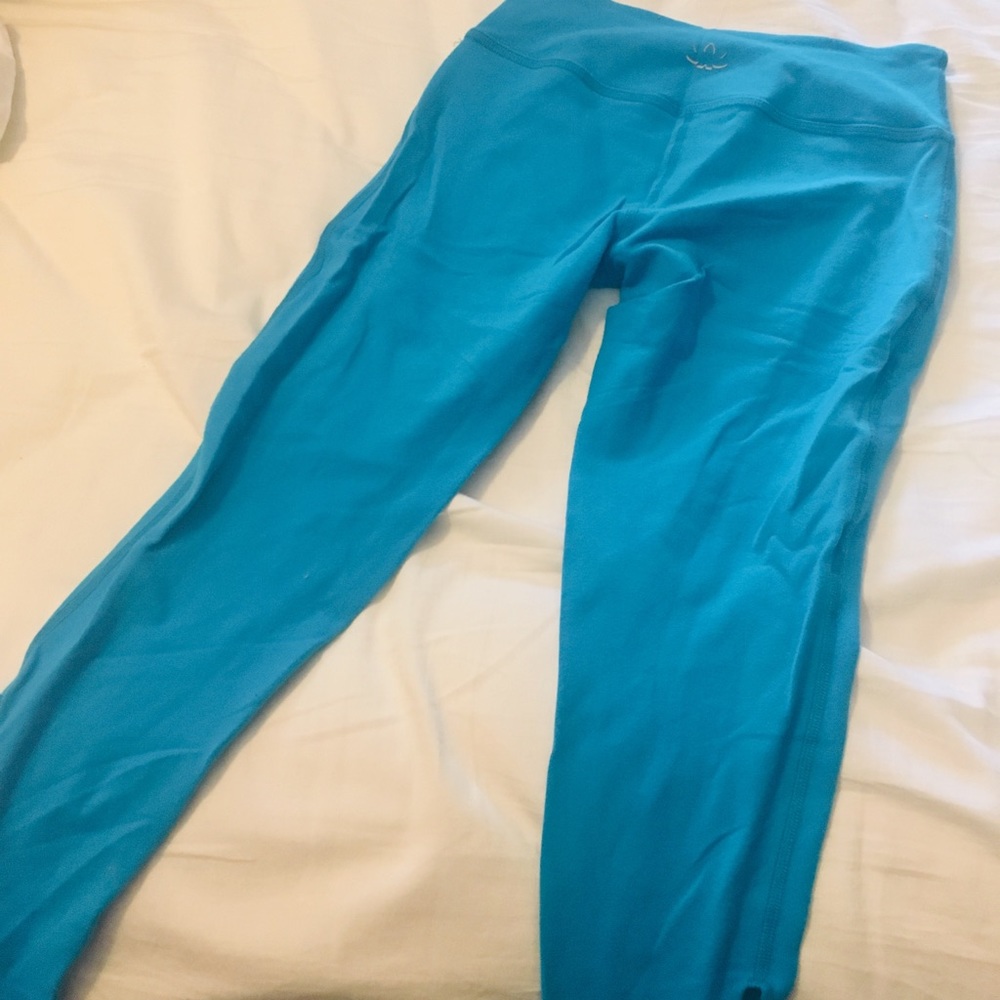 Beyond Yoga workout leggings capris